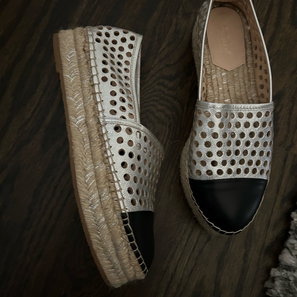 Loeffler Randall flat form